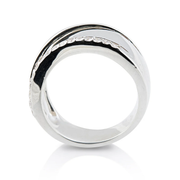 Breiter Ring aus Sterlingsilber, verziert mit einer Linie aus weißen 2mm Zirkonia 20-1031