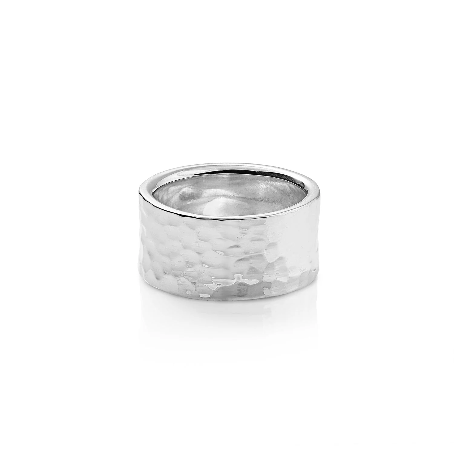 Ring aus Sterlingsilber mit einer Kombination aus glänzender und gehämmerter Oberfläche R-4365