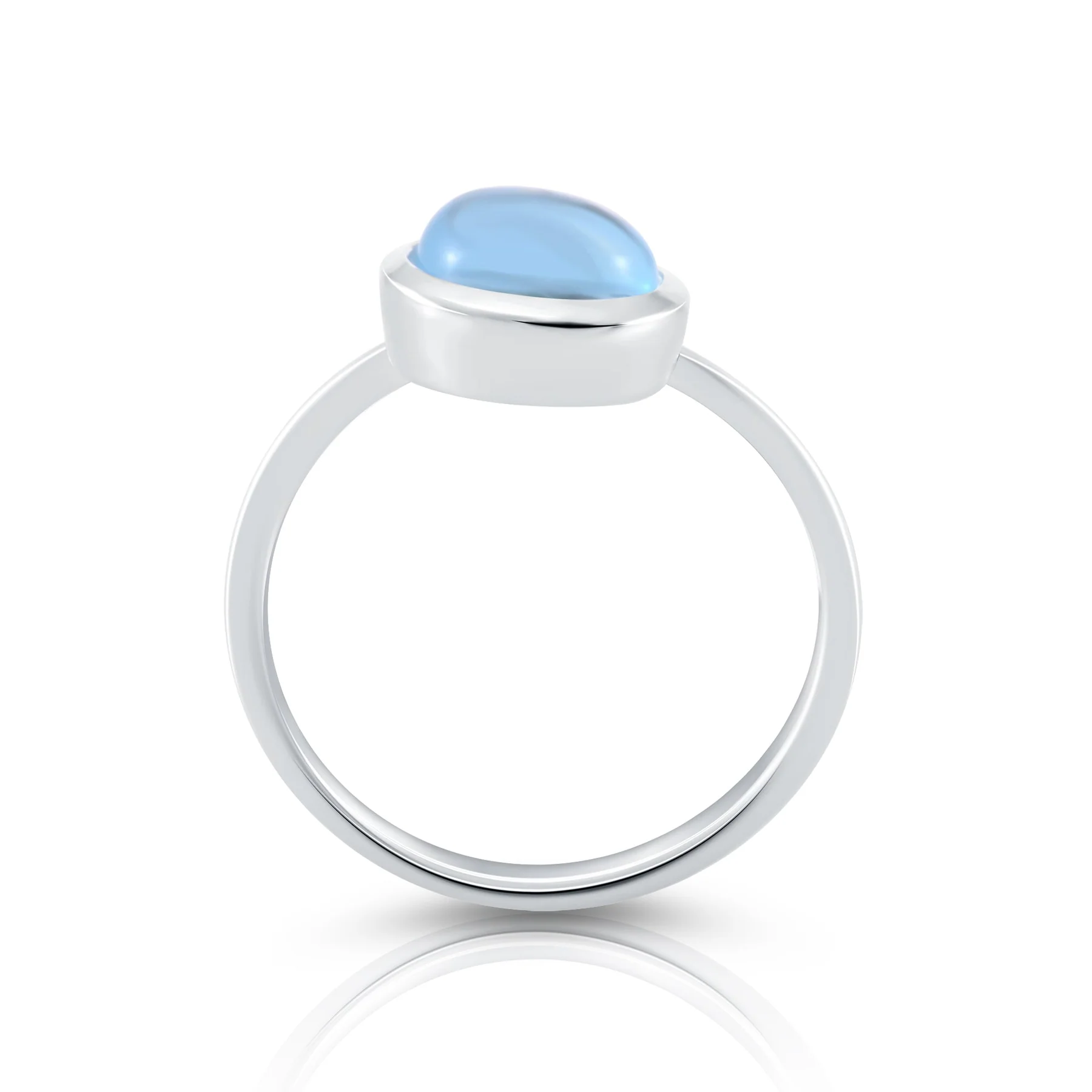 Ring aus Sterlingsilber mit ovalem, durchscheinendem himmelblauer Topas-Cabochon RI-10115A-54