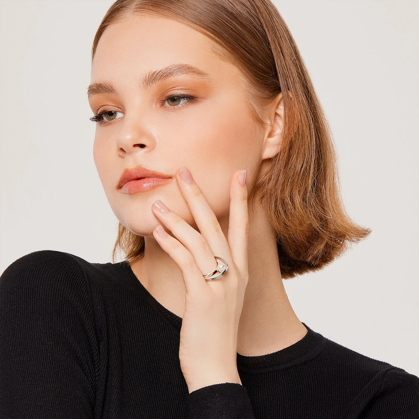 Wunderschöner ring aus Sterlingsilber mit einem glänzenden and polierten Finish R-4363