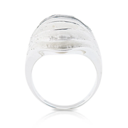 Ring aus Sterlingsilber mit einem Welleneffekt RI-10113A