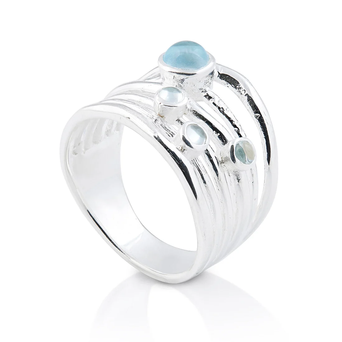 Ring aus Sterlingsilber mit 3mm und 6mm großen blauen Topasen auf mehreren Ringen RI-10121A