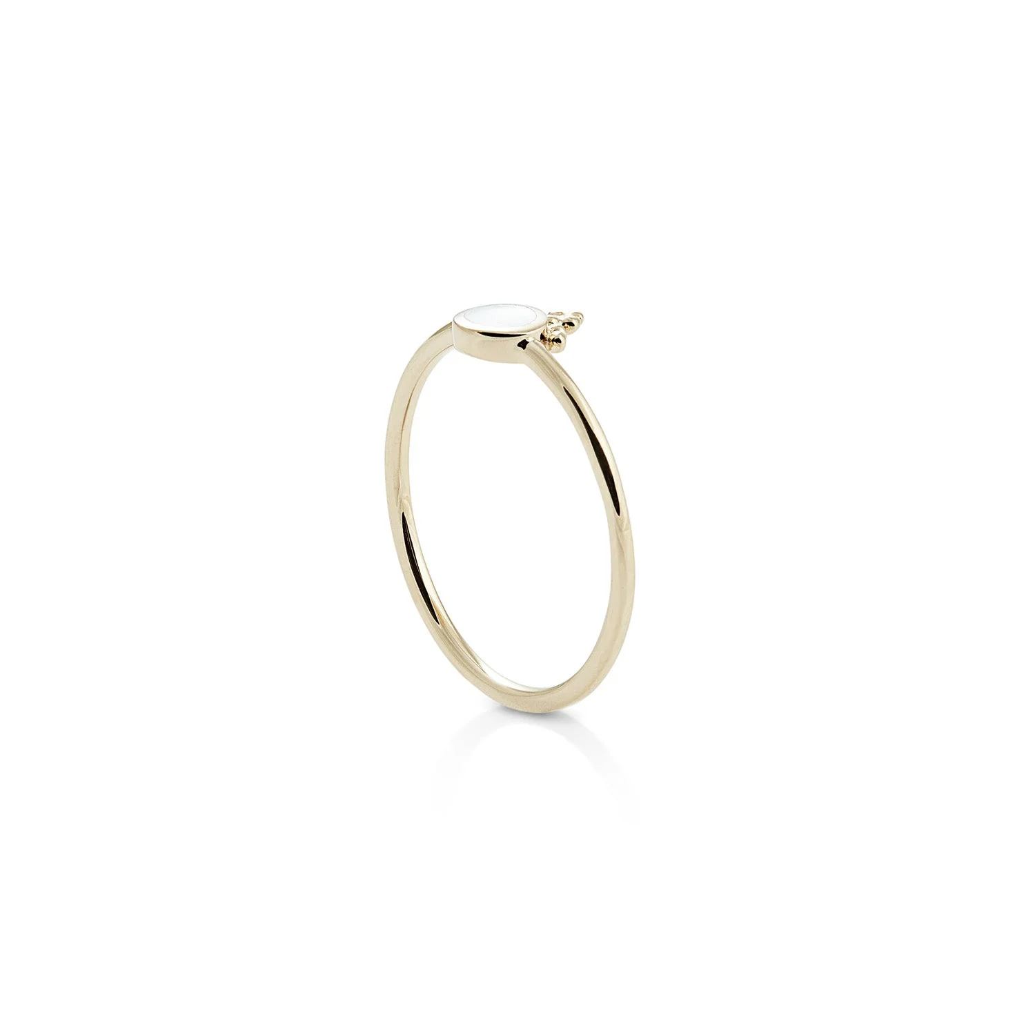 Kleiner Ring aus vergoldetem Sterlingsilber im Ethno-Stil, bei dem die glänzende und polierte Oberfläche mit Perlmutt RI-10102GP-50