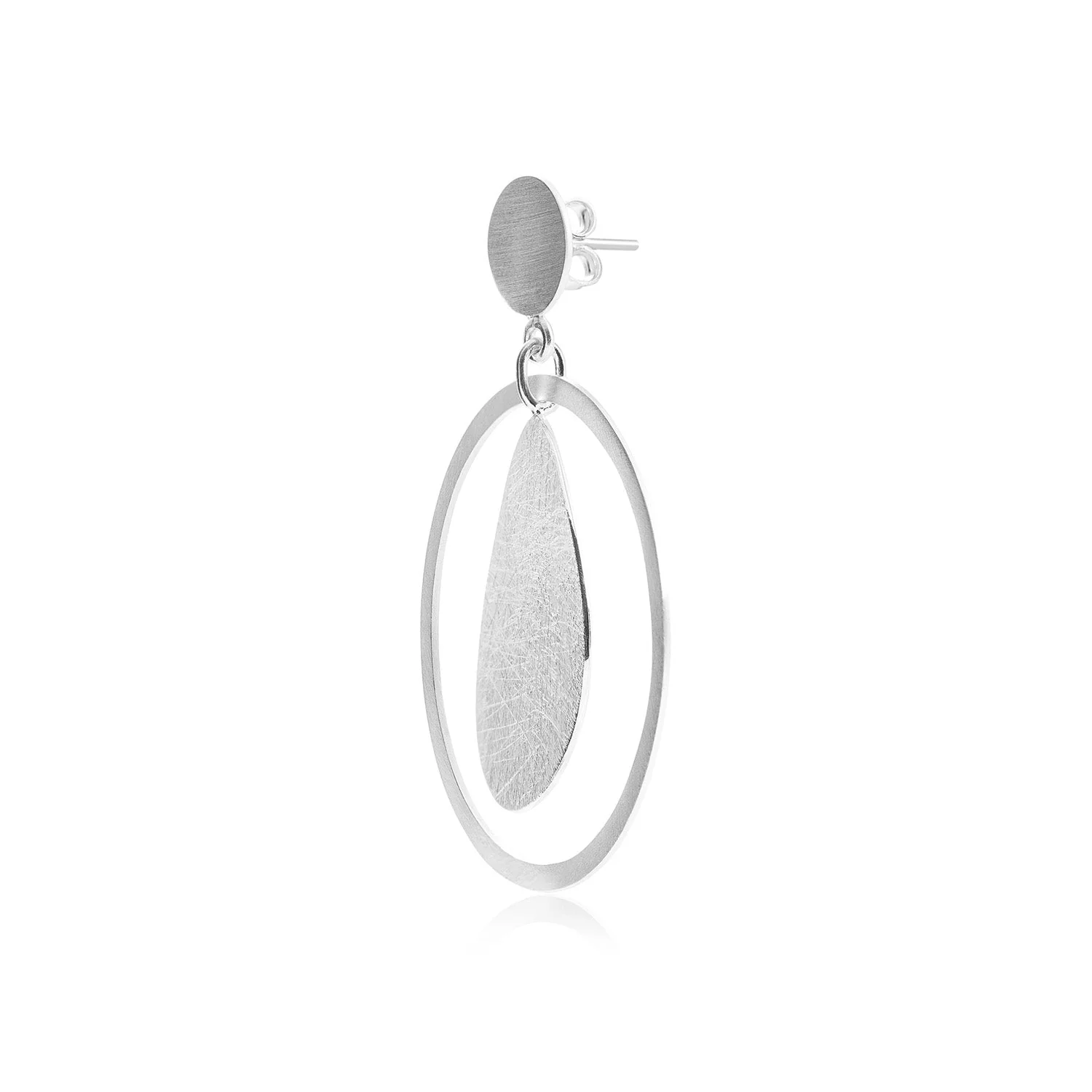 Ohrstecker aus Sterling Silber, die eine satinierte und gebürstete Oberfläche verschmelzen und so eine fesselnde Ästhetik bieten E-2659