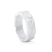 Ring aus Sterlingsilber, der aus einer Vielzahl von Formen mit mattem und glänzendem Finish zusammengesetzt ist 20-1016
