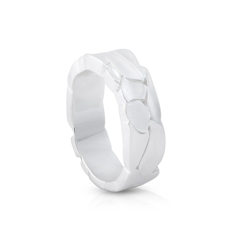 Ring aus Sterlingsilber, der aus einer Vielzahl von Formen mit mattem und glänzendem Finish zusammengesetzt ist 20-1016